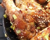 Foto del paso 3 de la receta: Alitas de pollo asadas en salsa de miel y ajo