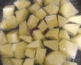 Foto del paso 2 de la receta: 🥔Papas en cubitos con Guiso de acelga vegetariano🥬