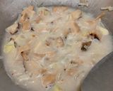Foto langkah ke 2 dari resep Mushroom Alfredo Pasta.