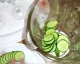 A picture of step 2 of Cucumber juice and refreshing water.
