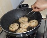 A picture of step 3 of Ragda Patties Chaat.