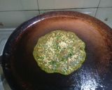 A picture of step 3 of Bajra garlic pancake.