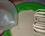 Foto langkah ke 2 dari resep Bolu Kukus Mekar Air Kelapa.
