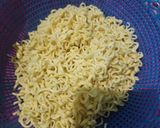 Foto langkah ke 1 dari resep Mie Goreng Gurih (Tanpa Kecap).
