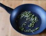 Foto del passaggio 2 della ricetta Canederli con asparagi