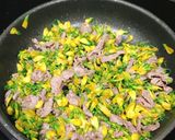 Hình bước làm 3 của món Bông điên điển xào thịt bò