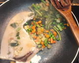 Foto del paso 4 de la receta: Pez espada con judías redondas y pizca de ensaladiña de rustrido