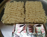 स्ट्रीट स्टाइल वेज़ मसाला मैगी (street style masala maggi recipe in Hindi) रेसिपी चरण 2 फोटो