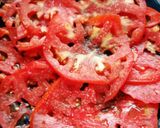 Foto del paso 4 de la receta Carpaccio de tomate con tartar de salami