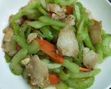 巴沙魚片炒西芹的食譜步驟4照片