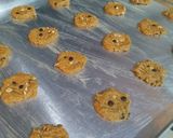 Foto langkah ke 3 dari resep Choco chip cookies with Palm sugar.