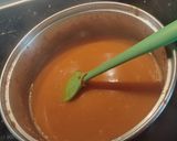 A picture of step 2 of Mi sopa de fideos y langostinos (prawn and noodle soup).