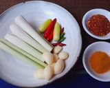 Hình bước làm 1 của món Chân gà kho sả nghệ