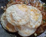 Foto langkah ke 5 dari resep Telur Ceplok Saus Mentega.
