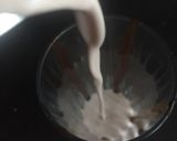 A picture of step 4 of Oats & Strawberry Milkshake with caramelized sunflower seeds.