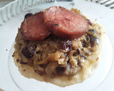 Foto del paso 6 de la receta: Arepa con salteado de berenjena, calabacín, cebolla y pasas de uva🍘🍆🥒🌰🍇🥓🍘