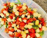 A picture of step 3 of Salad with smoked salmon and canned pear.