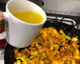 Foto del paso 3 de la receta: Paella de cigalas gambones almejas y sepia