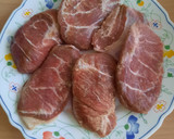 Foto del paso 1 de la receta: Carrilladas de cerdo estofado con patatas