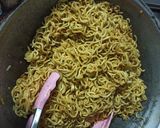 Foto langkah ke 2 dari resep Birthday Cake Flying Noodle with Indomie Goreng.