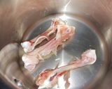 Foto del paso 2 de la receta: Muslo de pollo deshuesado con vegetales