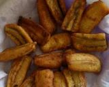 A picture of step 3 of Deep fried bananas.