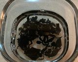 A picture of step 1 of Wakame seaweed and egg udon in 10 mins.