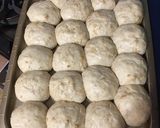 Foto del paso 4 de la receta: Pancitos de pizza saborizados. Cebolla con ajo y queso