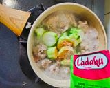 Foto langkah ke 5 dari resep Sup Bakso Wortel Gambas simpel.