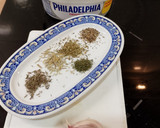 Foto del paso 1 de la receta: Mousse de queso y ajo a las finas hierbas