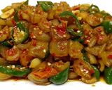 Foto langkah ke 5 dari resep Tumis kikil cabe hijau.