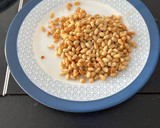 Foto del paso 2 de la receta: Acelgas empiñonadas con huevos estrellados