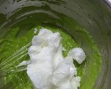 Foto langkah ke 4 dari resep Chiffon Pandan Putih Telur.