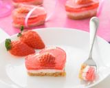 A picture of step 13 of No bake strawberry cheesecake.