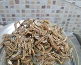 Foto langkah ke 2 dari resep Tumis daun pepaya jepang.
