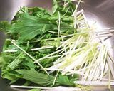 A picture of step 1 of Simple spinach salad.