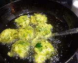 A picture of step 8 of Methi Gota.