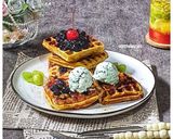 Foto langkah ke 6 dari resep Banana Blueberry Pancake.
