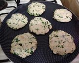 Foto del paso 3 de la receta: Gorditas de chicharrón con acelgas y espinacas