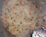 Foto langkah ke 3 dari resep Misoa Goreng Ayam Wortel.