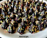A picture of step 5 of Oreo Biscuit Chocolate Modak.