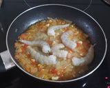 Foto del paso 2 de la receta: Caracolitos con langostinos y pesto