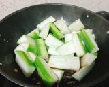 Hình bước làm 5 của món Mướp Xào Mề Gà