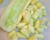 Foto del paso 1 de la receta: Zumo energético de piña, apio, limón y brotes de espinacas