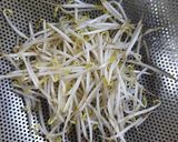 Hình bước làm 3 của món Bún gạo xào chay