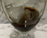 Foto langkah ke 2 dari resep Es Kopi Susu Bunga Telang (kental manis).