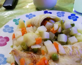 Foto del paso 4 de la receta: Filete de merluza 🐠 con 🥗 verduritas y mahonesa,