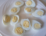 Foto del paso 2 de la receta: Huevos rellenos con atún listos para ensalada