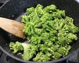 Une image de l'étape 7 de Poêlée de chou romanesco à la crème et emmental.