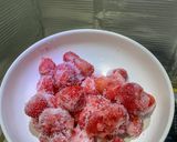 รูปขั้นตอนการทำที่ 2 ของ Strawberry yogurt crunchy 🍧